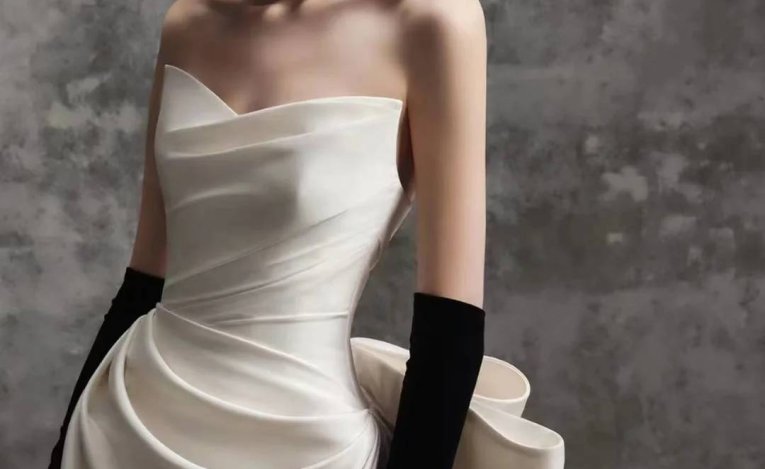 Phong cách váy đậm chất phương tây tại OLIVA